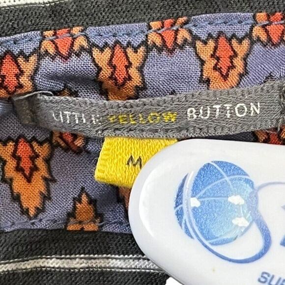 Little Yellow Button Anthropologie Striped Long Sleeve V-Neck Gray Knit Top M - Picture 16 of 16